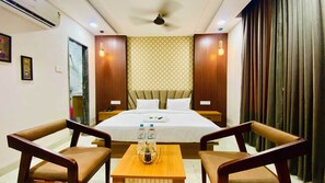 Desk, laptop workspace, free WiFi - Hotel Friendship Inn (Indore)