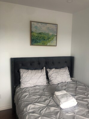 2 bedrooms, desk, iron/ironing board, travel cot