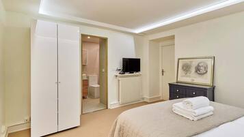 2 makuuhuonetta, silitysrauta/-lauta, Wi-Fi, vuodevaatteet