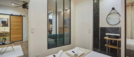 1 chambre, fer et planche à repasser, Wi-Fi, draps fournis