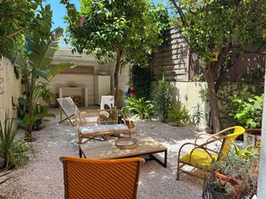 Terrace/patio - House Bormes village La Valentine, 2 levels, near shops, Air-conditioned (Bormes-les-Mimosas)