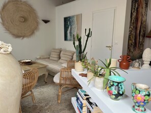 Living area - House Bormes village La Valentine, 2 levels, near shops, Air-conditioned (Bormes-les-Mimosas)
