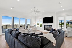 Smart TV, fireplace, table tennis - *Laguna Key* Private Heated Pool*Elevator* (Gulf Shores)