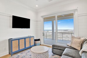 Smart-TV, Kamin, Tischtennisplatte