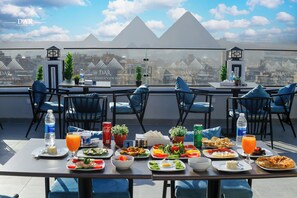 Free daily continental breakfast  - Dar Pyramids View Inn RoofTop (Giza)