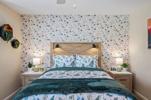 2 室のベッドルーム、アイロン / アイロン台、WiFi (無料)、ベッドシーツ