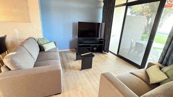 Smart TV - Riverview Holiday Waterfront Apt 1 -Ground Floor - Kalbarri, WA (Kalbarri)