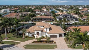 المنشأة من الخارج