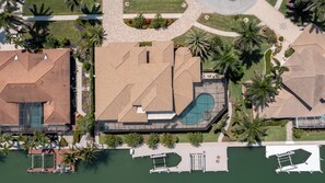 المنشأة من الخارج