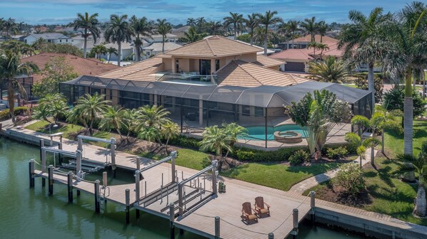 المنشأة من الخارج