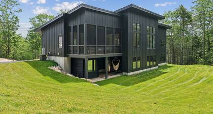 NEW Luxury York Cabin - Sauna, Game Room, Gym - Close to Ogunquit