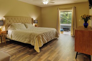 4 bedrooms, desk, iron/ironing board, WiFi