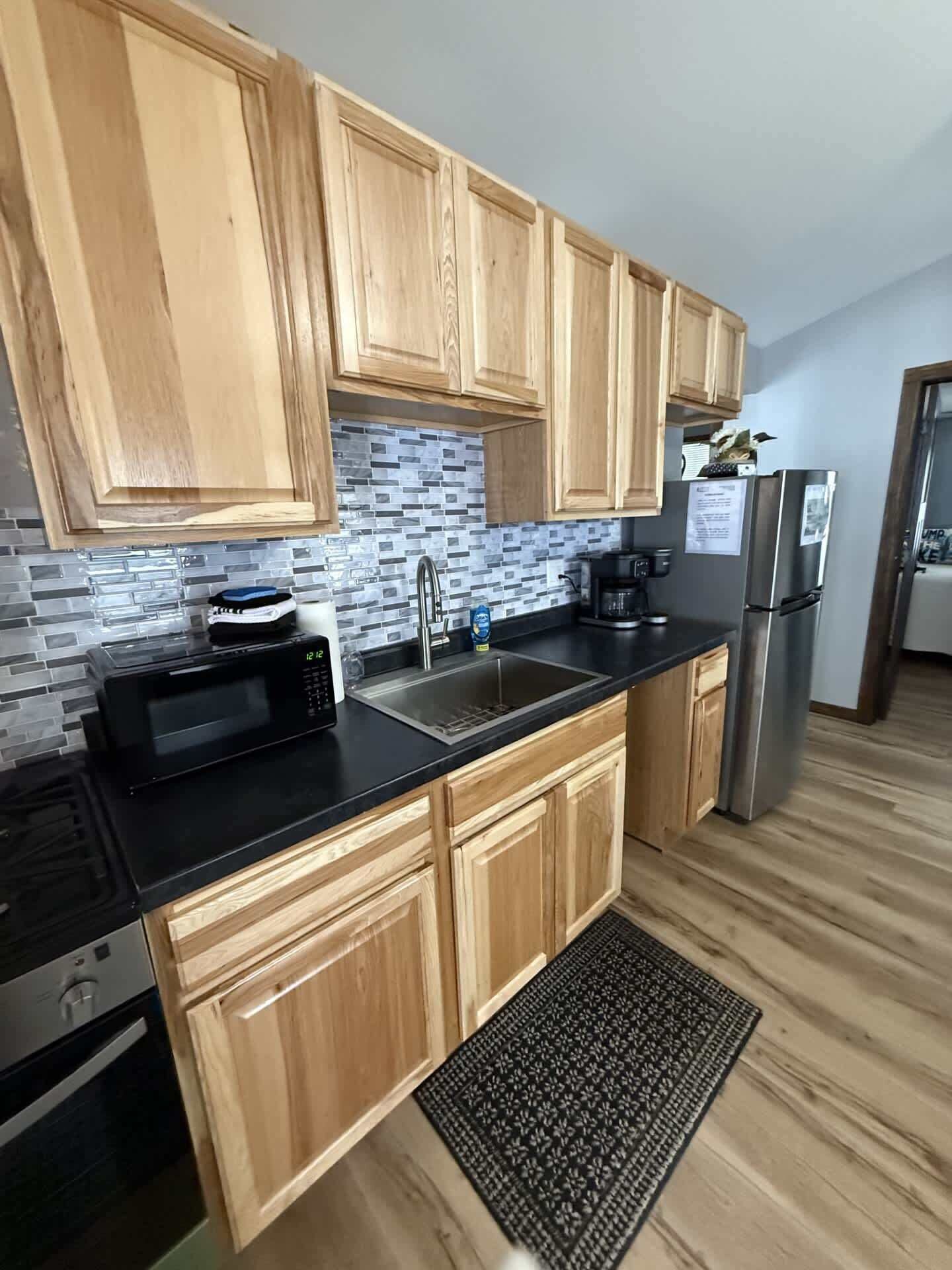 Coffee/tea maker, fridge, microwave, stovetop