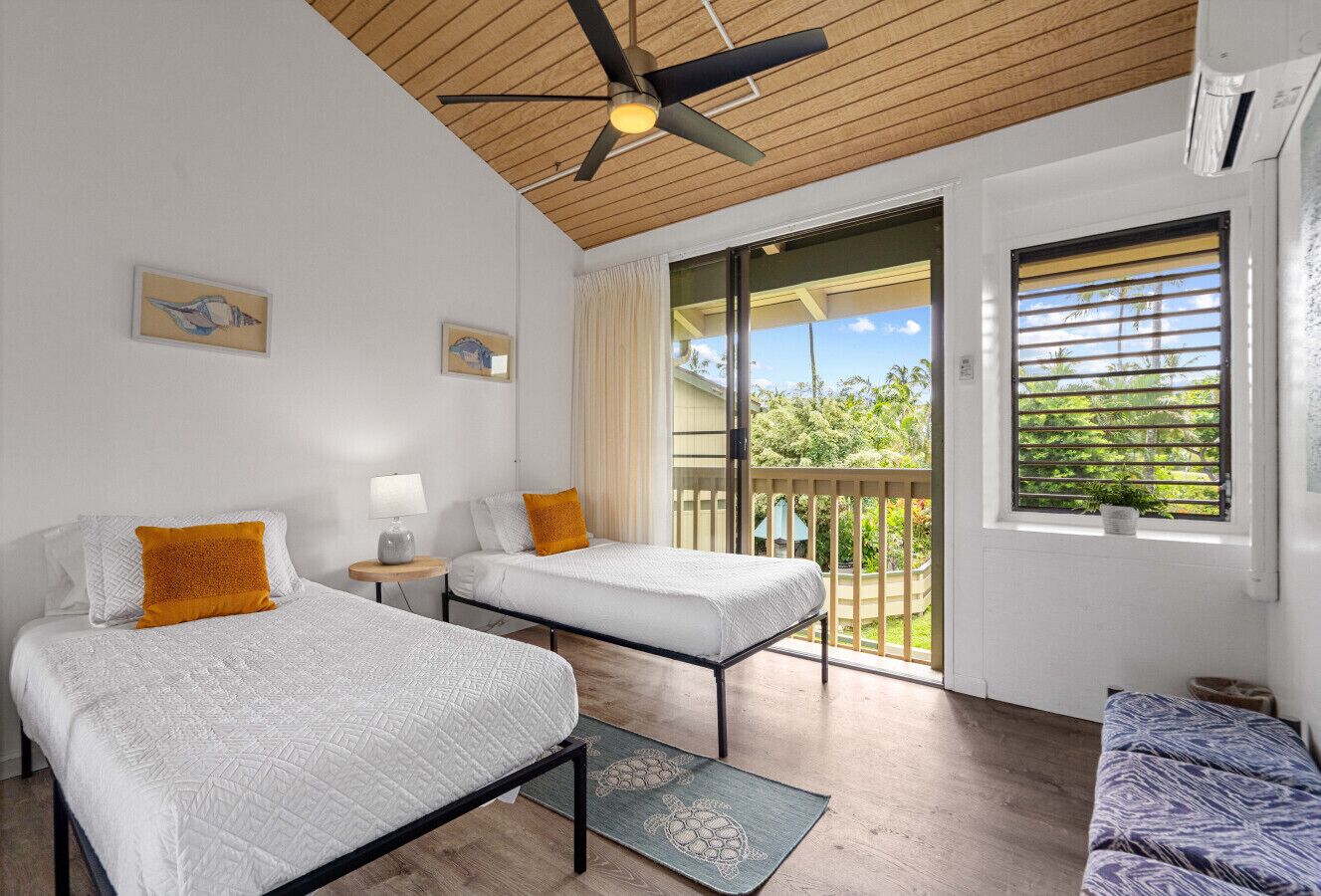 4 bedrooms, desk, iron/ironing board, travel cot