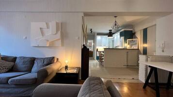 Smart TV, books, offices