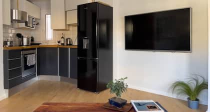 Comfortable, Prime Location, Super Fast Internet