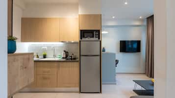 Fridge, microwave, stovetop, coffee/tea maker