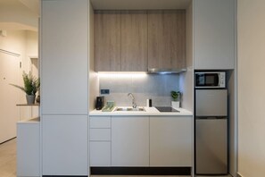 Fridge, microwave, stovetop, coffee/tea maker