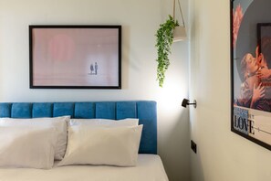 1 bedroom, desk, WiFi, bed sheets