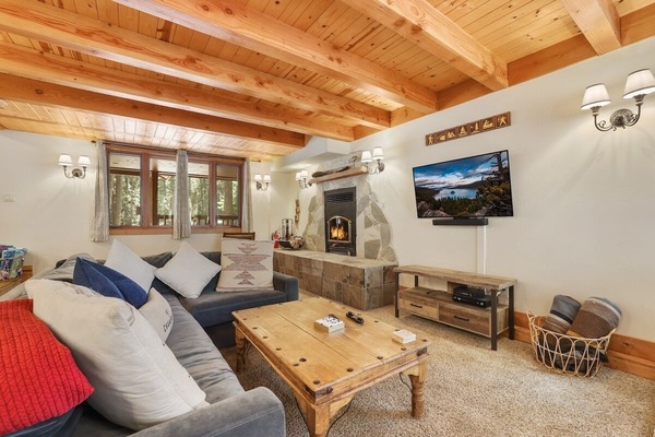 House, 4 Bedrooms | Living area