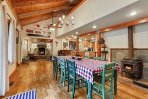 House, 4 Bedrooms | Dining