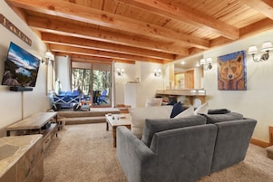 House, 4 Bedrooms | Living area