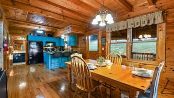 Cabin, 2 Bedrooms | Dining