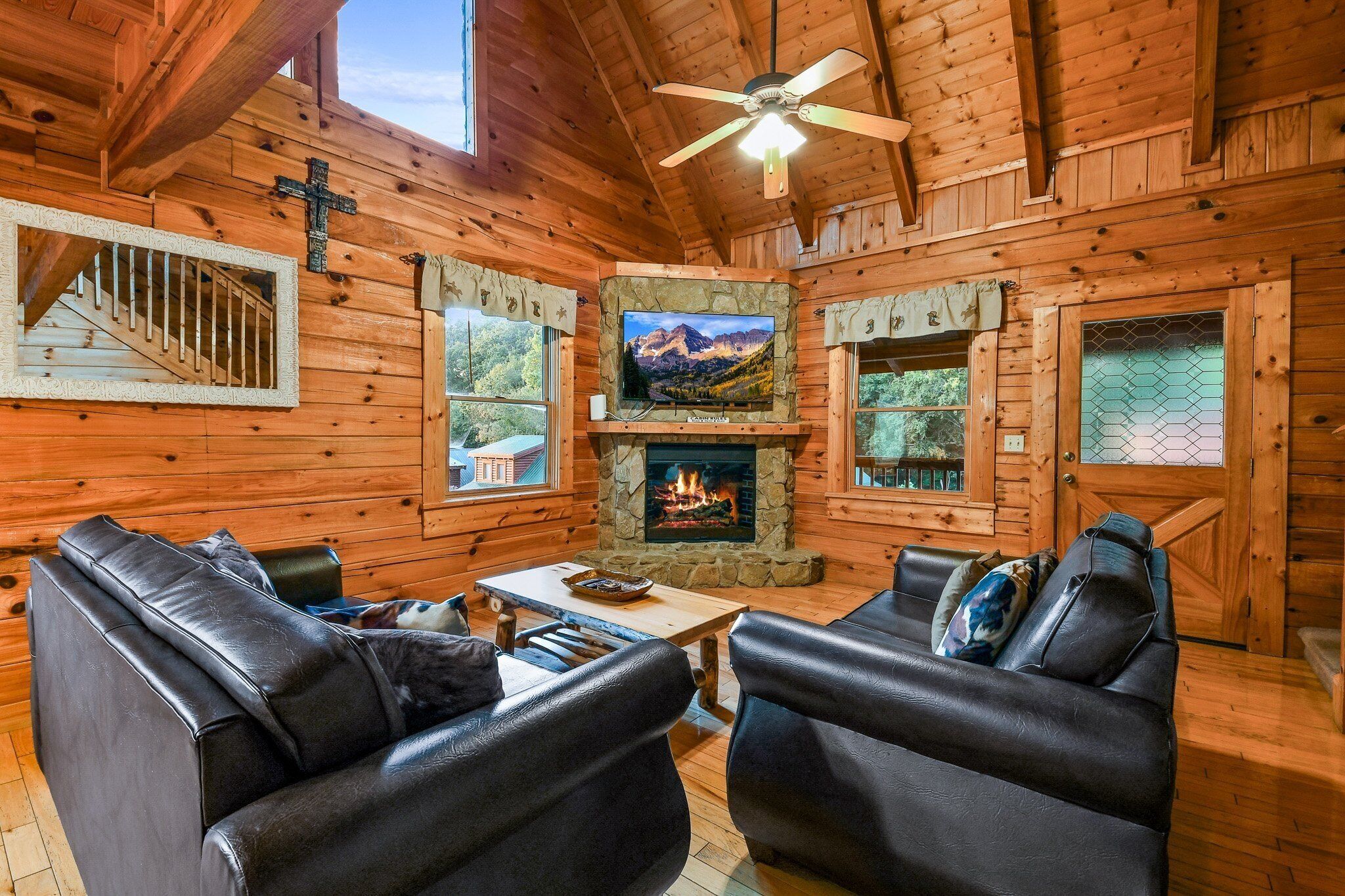 Cabin, 2 Bedrooms | Living area | Smart TV