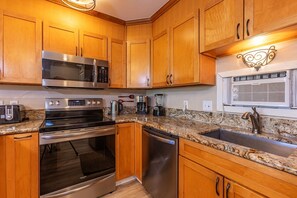 Apartment, 1 Schlafzimmer | Eigene Küche | Kühlschrank, Ofen, Wasserkocher mit Kaffee-/Teezubehör, Toaster