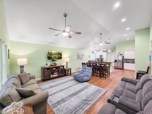 TV, DVD player - Mellow Yellow-3 bedroom, 2 bathroom, pet-friendly home. (Crystal Beach)