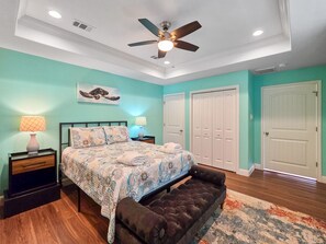 3 bedrooms, iron/ironing board, WiFi, bed sheets - Mellow Yellow-3 bedroom, 2 bathroom, pet-friendly home. (Crystal Beach)