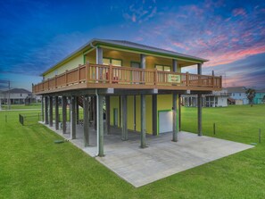 Exterior - Mellow Yellow-3 bedroom, 2 bathroom, pet-friendly home. (Crystal Beach)