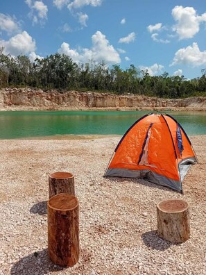 Basic-telt - søudsigt | 1 soveværelse, sengetøj