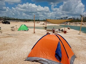 Tienda básica, vistas al lago | Zona de estar