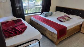 Triple Room, Non Smoking, Mountain View | Bed sheets