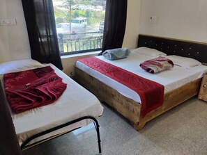 Triple Room, Non Smoking, Mountain View | Cadar katil 