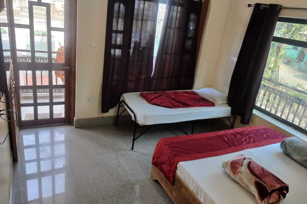Triple Room, Non Smoking, Mountain View | Bed sheets