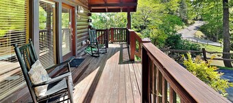 Hugs 'N Kisses | Pet-Friendly Cabin - Hot Tub, Game Loft + Pond View