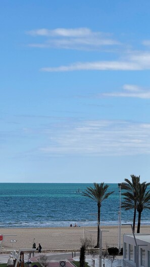 On the beach - 3-bedroom apartment in enchanting Cullera with WiFi, AC (Cullera)
