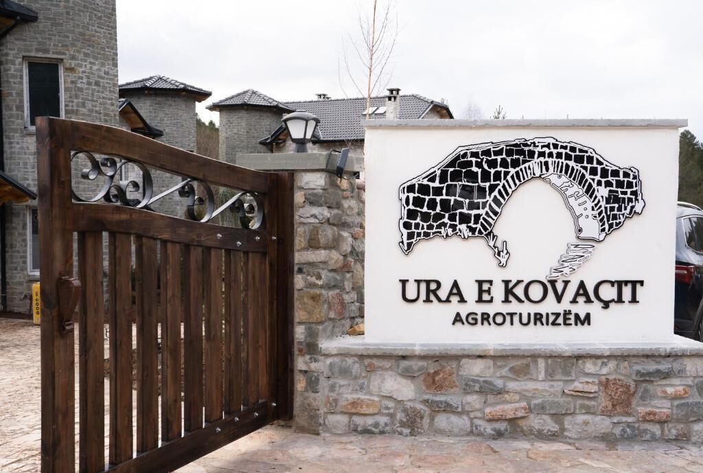 A sign with a horse silhouette and the text "URA E KOVAÇIT AGROTURIZİZM".