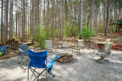 Team house! Spacious 7-bedroom house, fitness room and WiFi in lovely Rockford