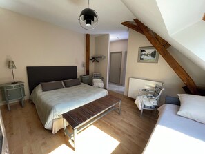 1 bedroom, travel cot, free WiFi, bed sheets