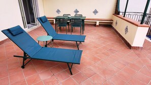 Outdoor dining - Blue Starfish Holiday Home (Taormina)