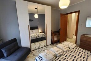 2 chambres, fer et planche à repasser, lit parapluie, Wi-Fi gratuit