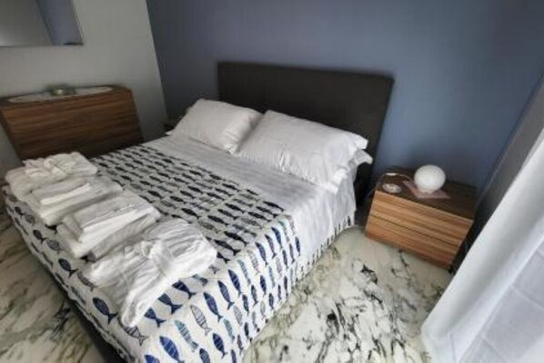 2 bedrooms, iron/ironing board, travel crib, free WiFi - Blue Starfish Holiday Home (Taormina)