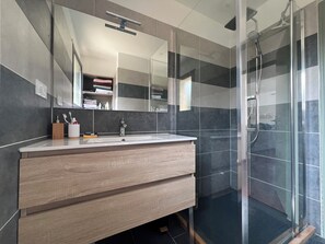 Haartrockner, Seife, Toilettenpapier