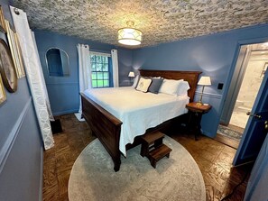 6 bedrooms, desk, travel cot, free WiFi