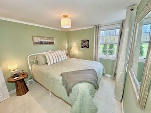 6 Schlafzimmer, Schreibtisch, Reisekinderbett, kostenloses WLAN