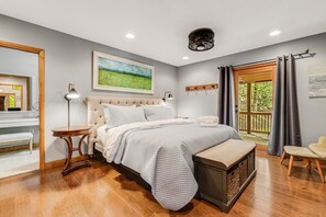 3 habitaciones, escritorio y tabla de planchar con plancha 