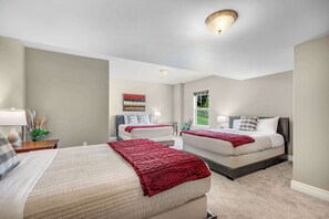 4 slaapkamers, een strijkplank/strijkijzer, wifi, beddengoed